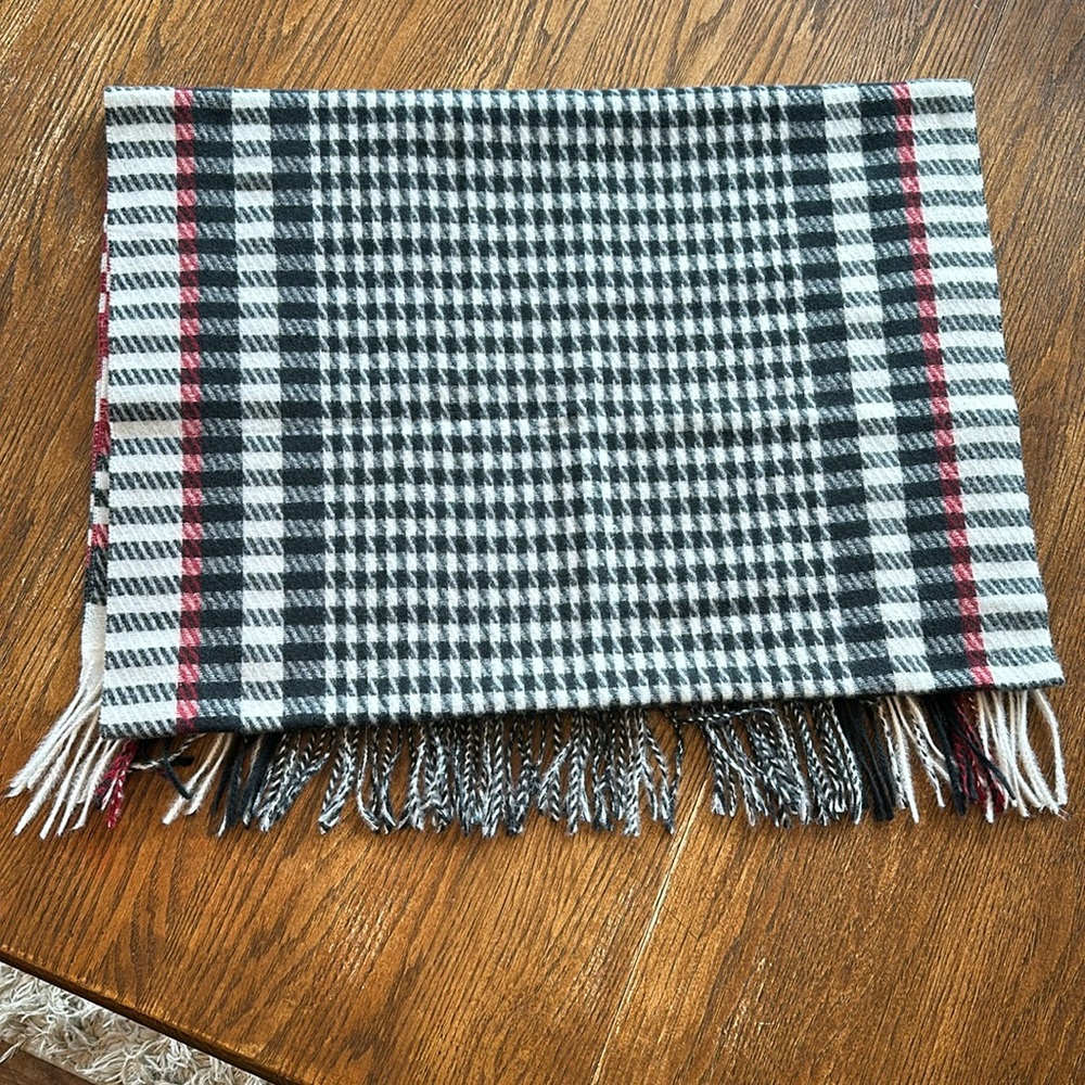 Nwot. Olsen winter scarf